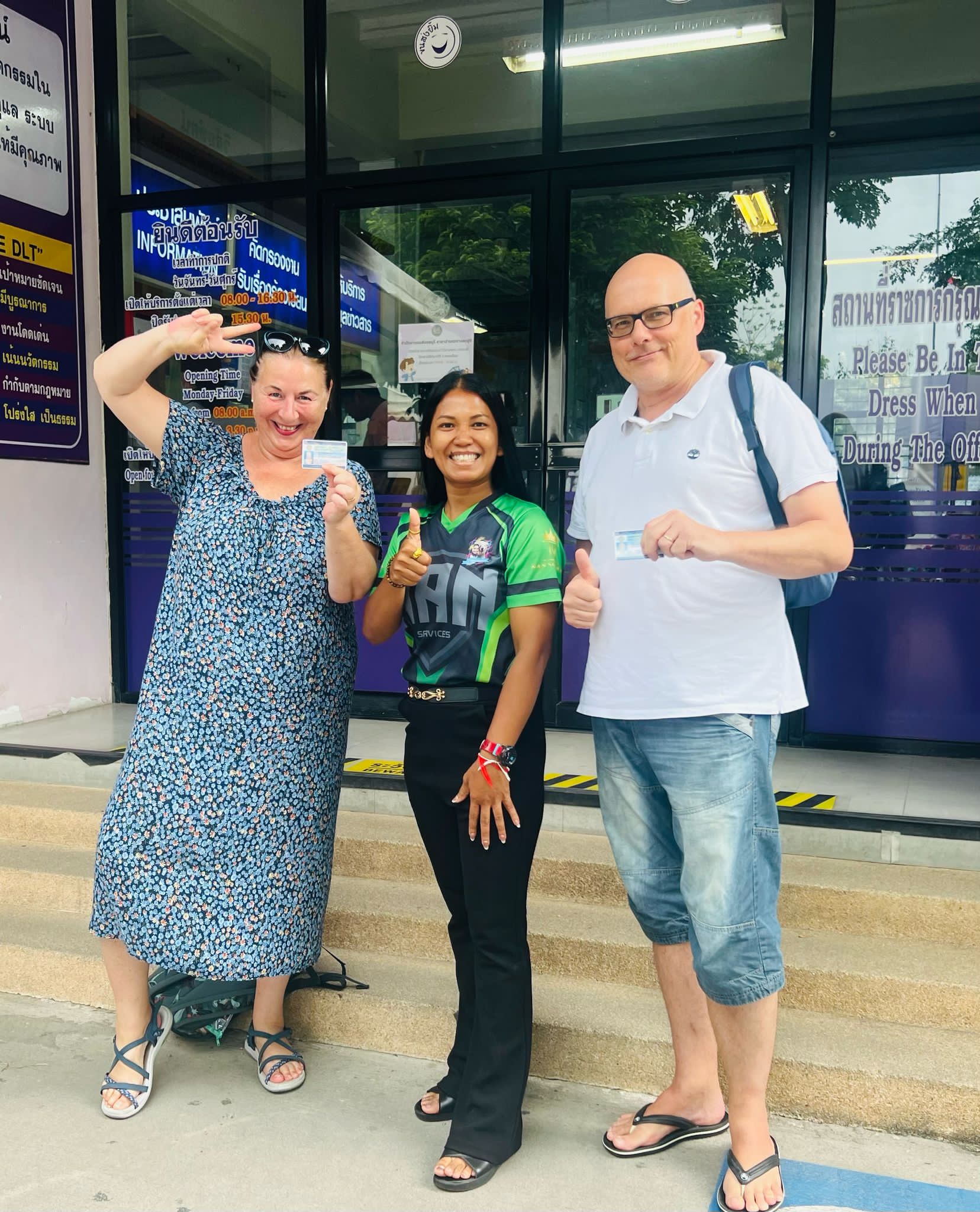 2 foreign customers with the new driving license provided by Pattaya visa consuultant